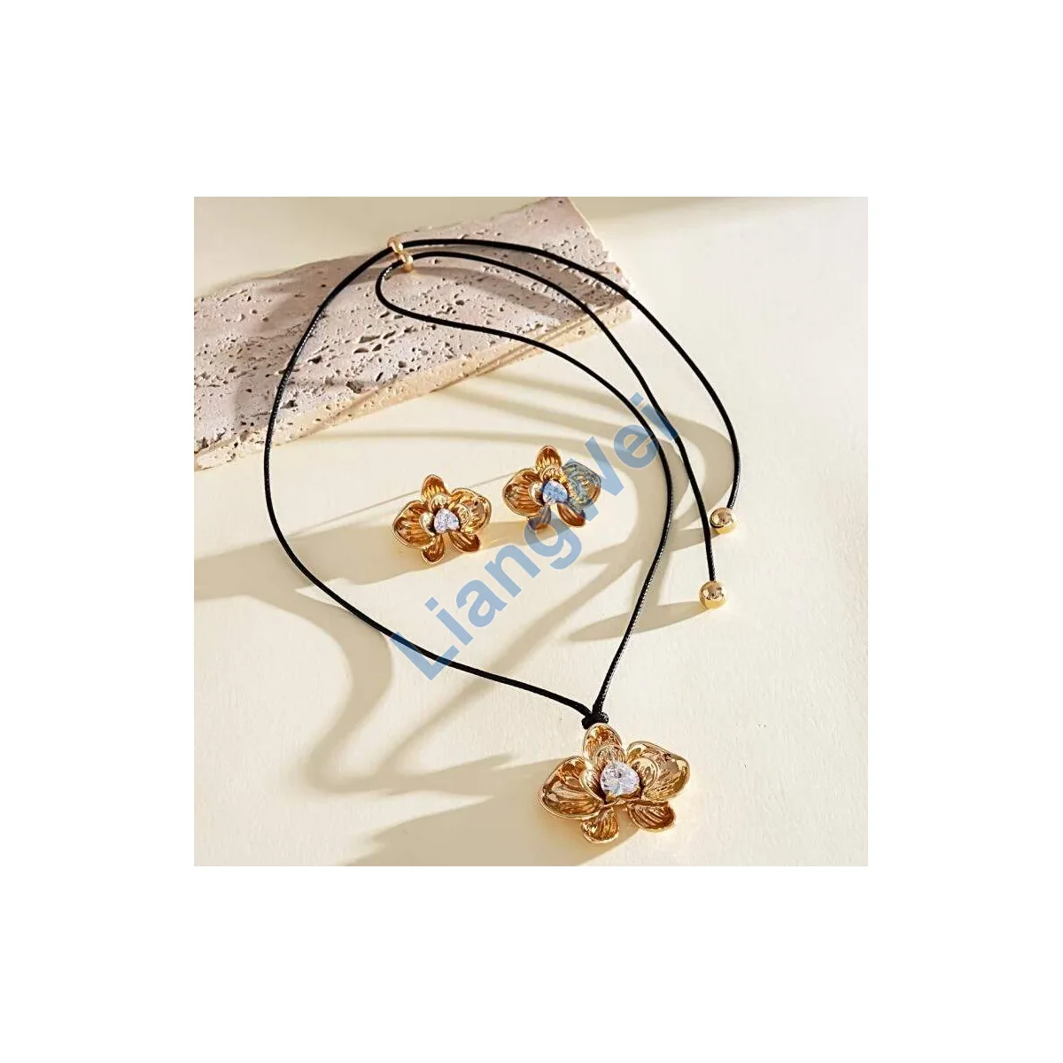 Layered Fashion Necklace 082