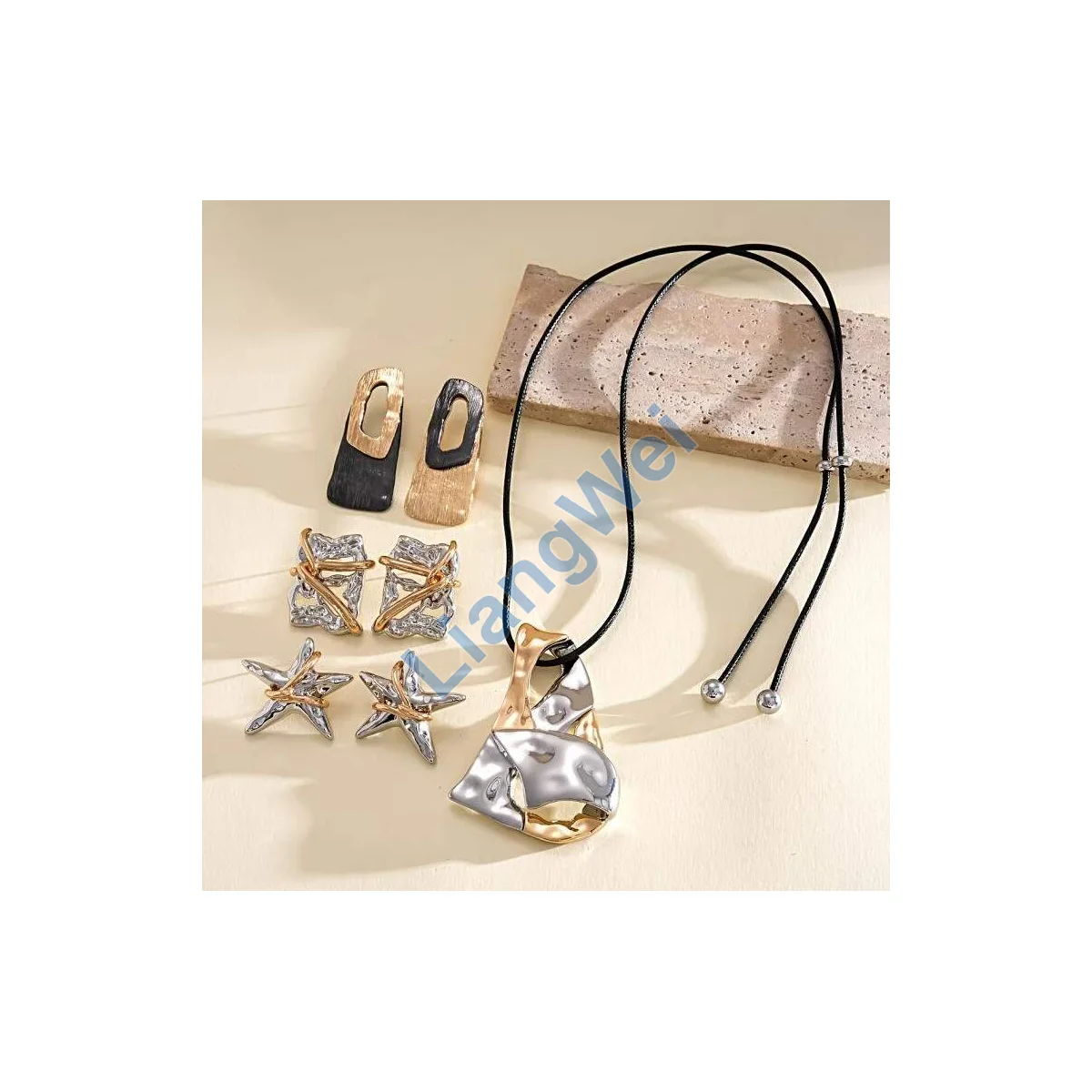 Layered Fashion Necklace 084