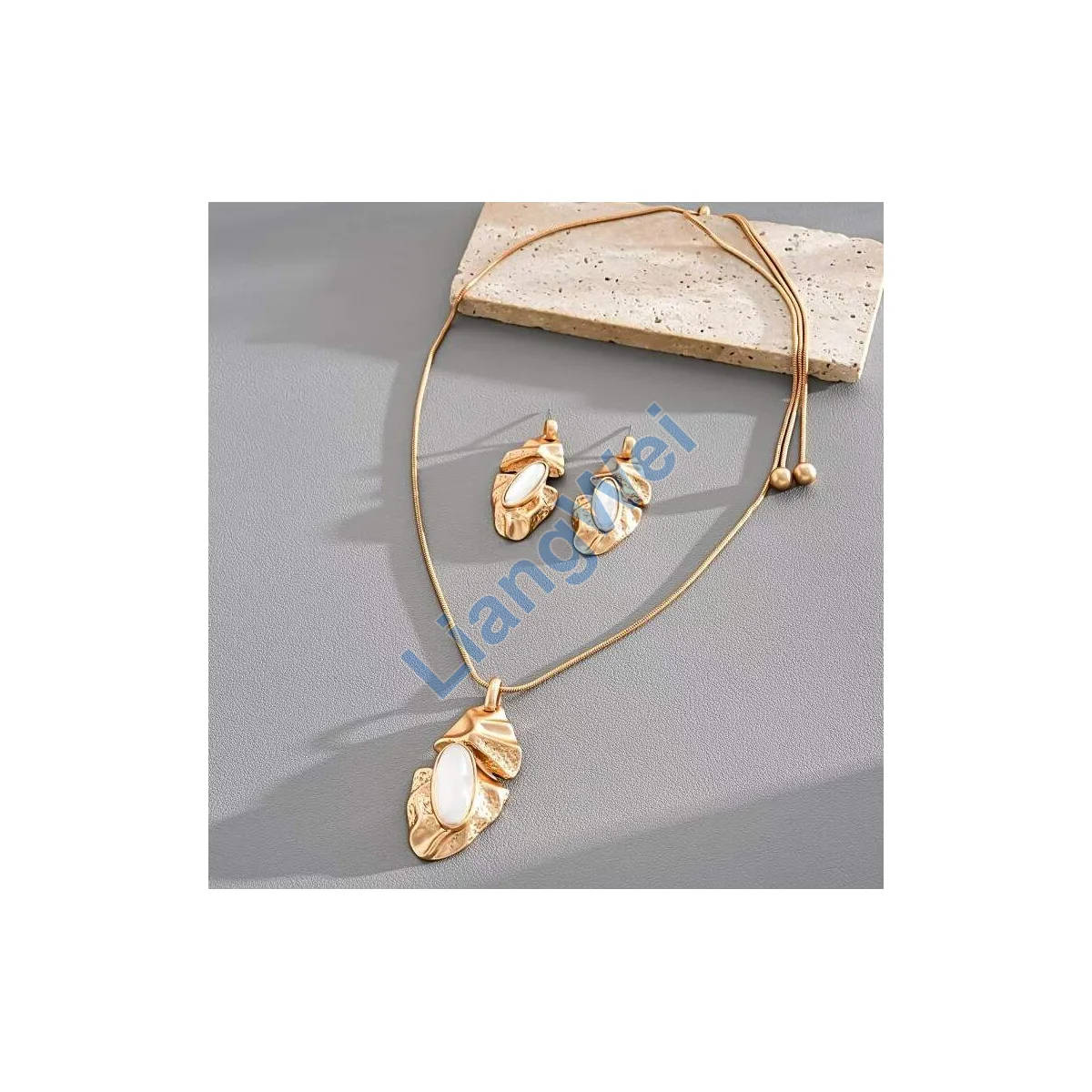 Layered Fashion Necklace 093