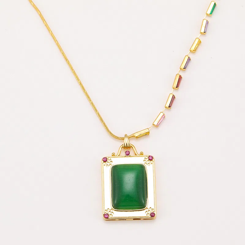 Fashion Necklaces Design 010